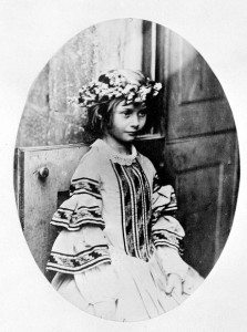 Liddell,_Alice_P._-_'The_Queen_of_May'_(Lewis_Carroll,_05_or_06.1860)